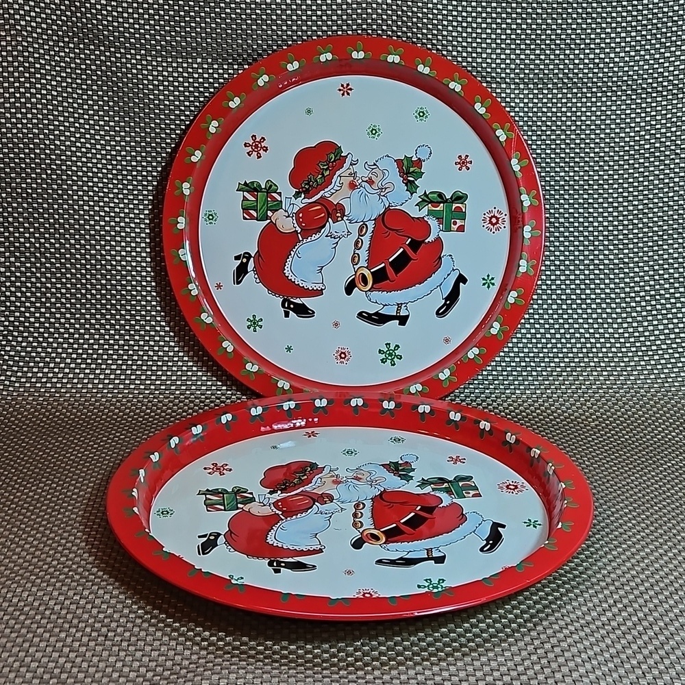 Vintage Mr. & Mrs. Santa Claus metal cookie tray 1980 Christmas Club set of 2